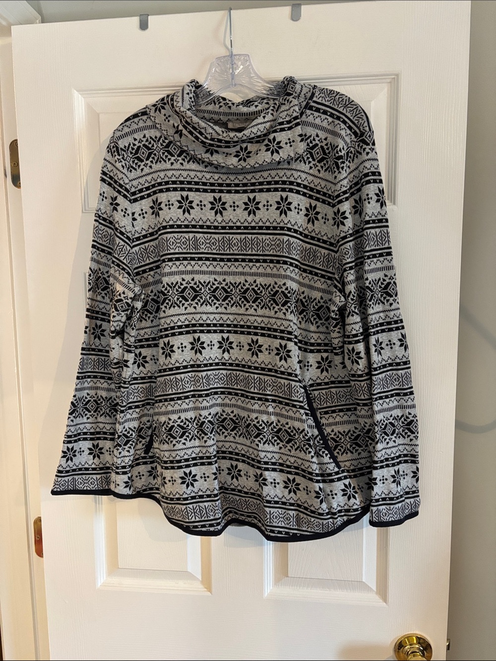 Women's Gray and Black Patterned Pullover Top